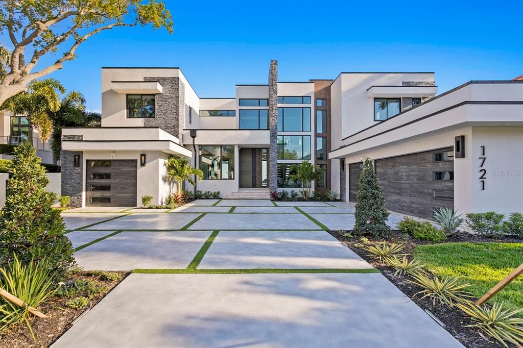 1721 BRIGHTWATERS BOULEVARD NE ST PETERSBURG, FL 33704
