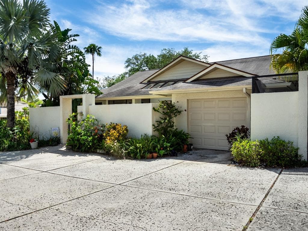 109 COLONY SOUTH DRIVE TARPON SPRINGS, FL 34689