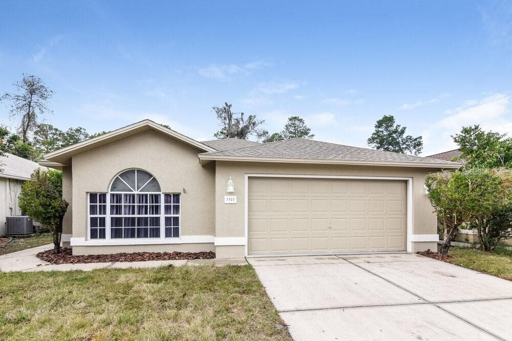 7927 HATHAWAY DRIVE NEW PORT RICHEY, FL 34654