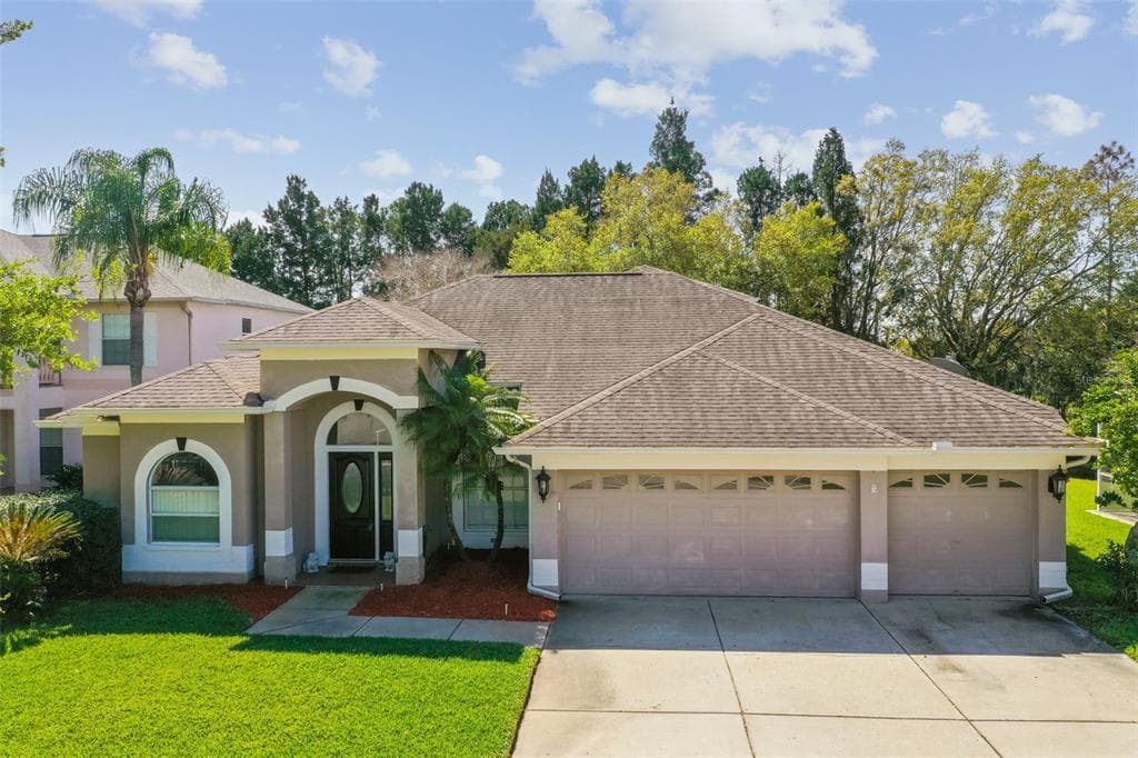 4104 HERITAGE LAKE COURT LUTZ, FL 33558