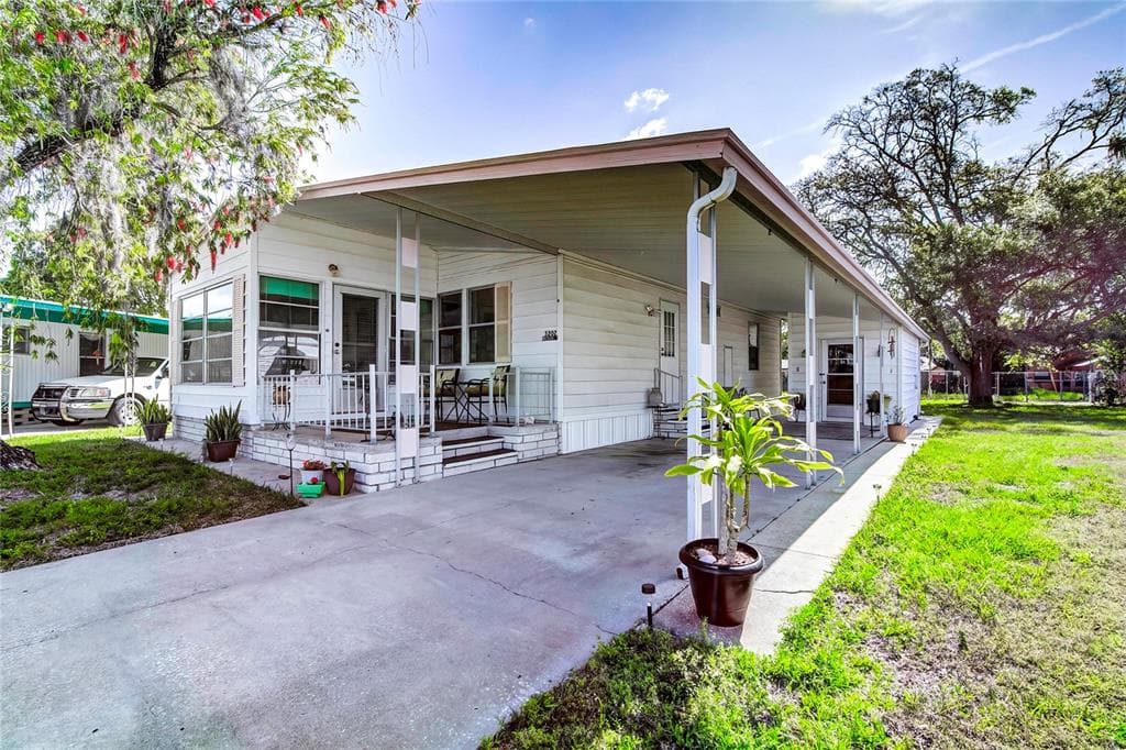 3202 LANARK DRIVE HOLIDAY, FL 34690