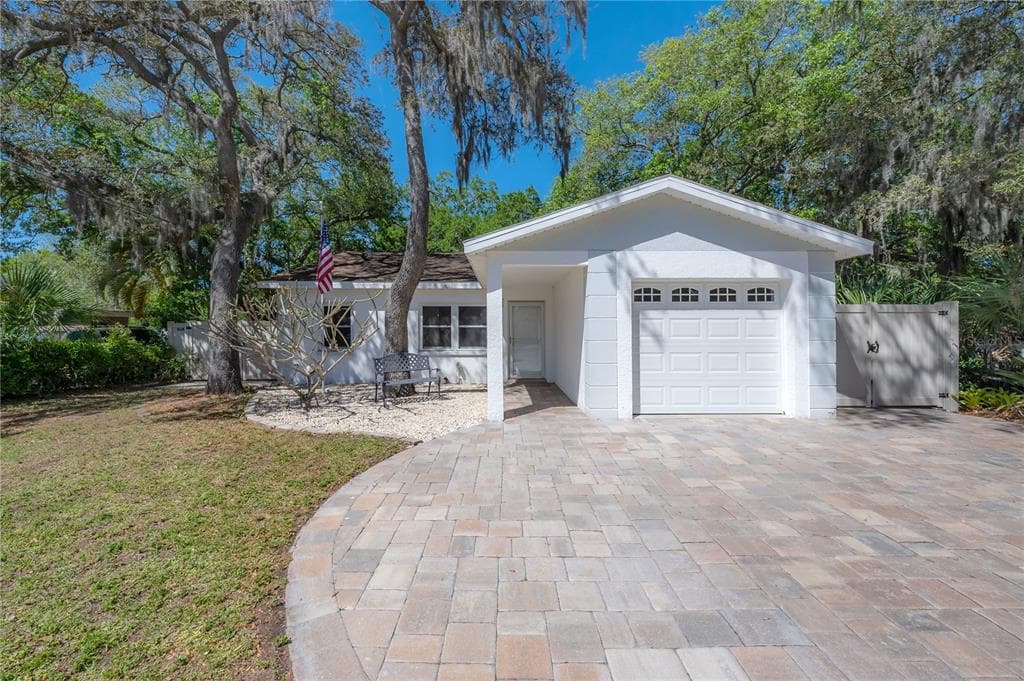 3129 W VARN AVENUE TAMPA, FL 33611