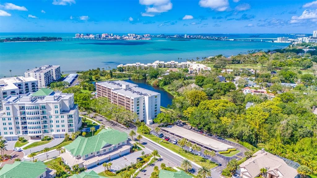 220 BELLEVIEW BOULEVARD UNIT 212 BELLEAIR, FL 33756