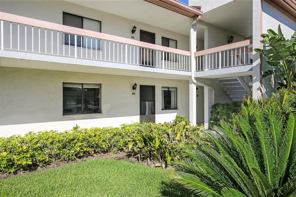 125 LAKEVIEW WAY OLDSMAR, FL 34677
