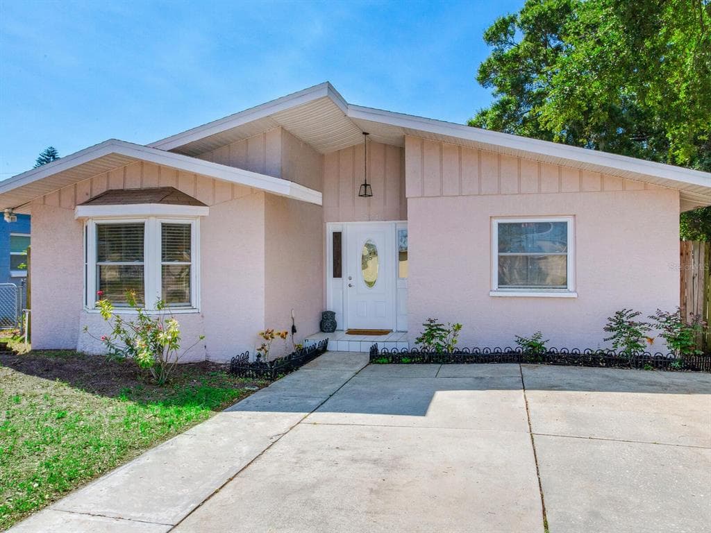 4044 13TH AVENUE N ST PETERSBURG, FL 33713