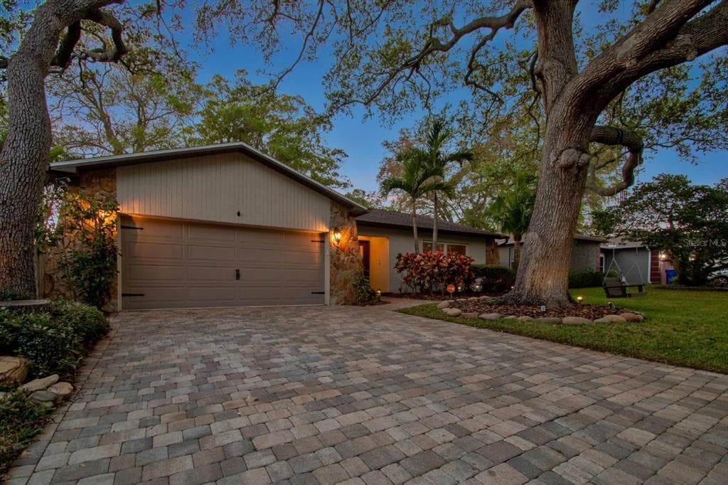 1420 HALES HOLLOW DRIVE DUNEDIN, FL 34698