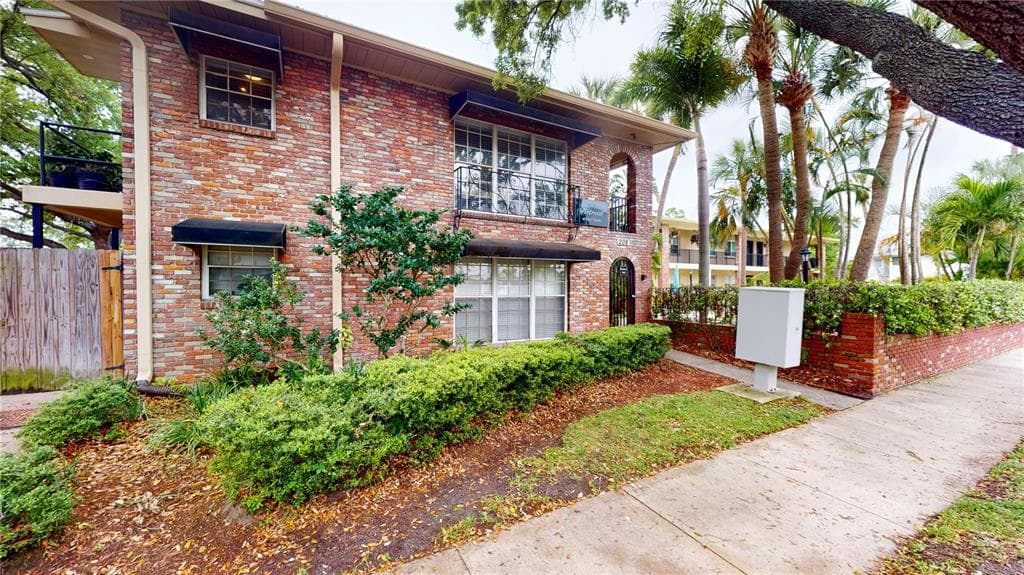 208 DANUBE AVENUE UNIT 201 TAMPA, FL 33606