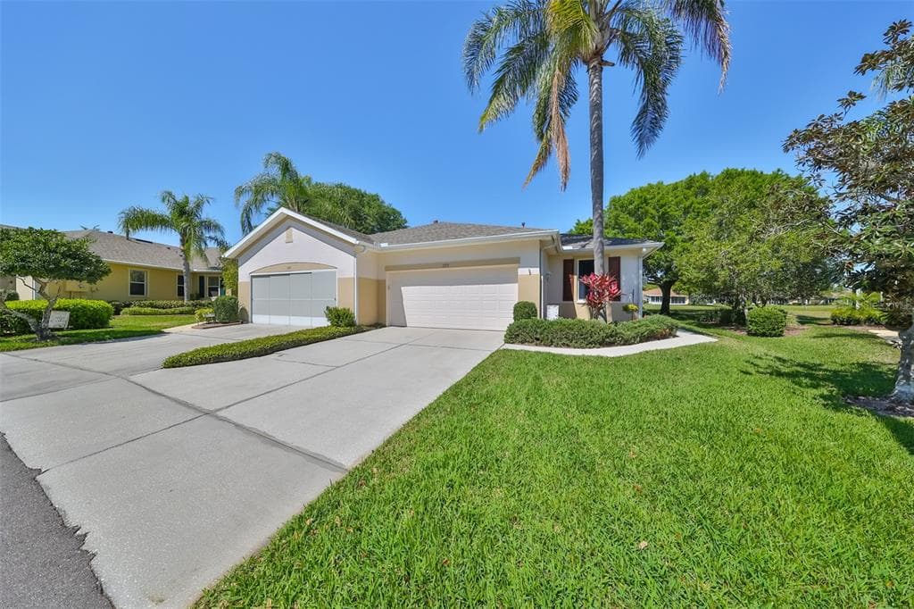1333 FAIRWAY GREENS DRIVE UNIT 1333 SUN CITY CENTER, FL 33573