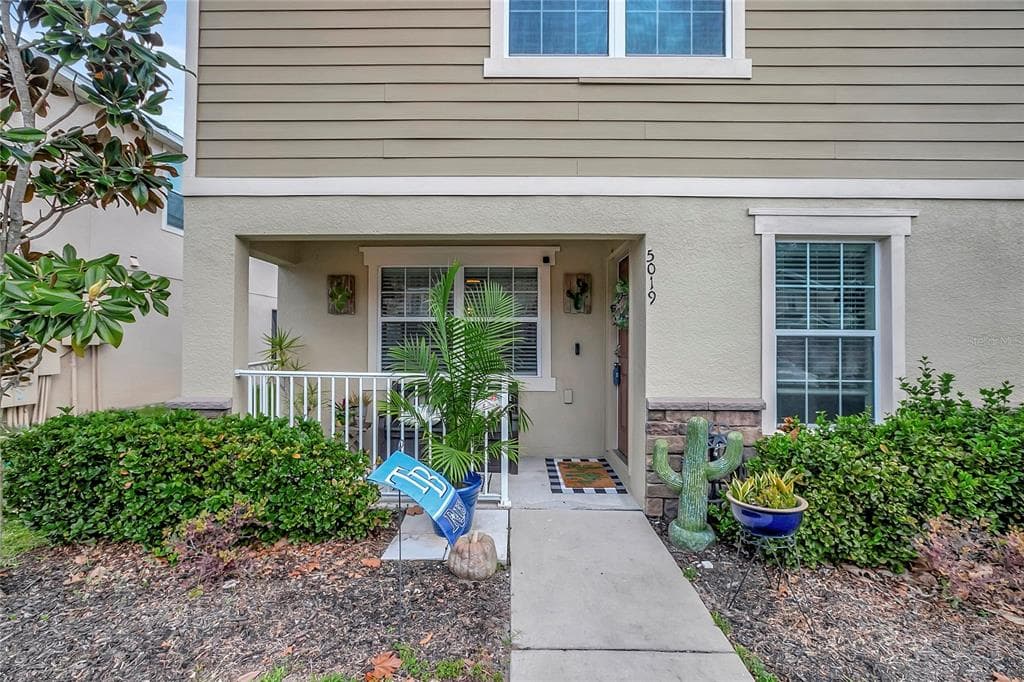 5019 CACTUS NEEDLE LANE WESLEY CHAPEL, FL 33544
