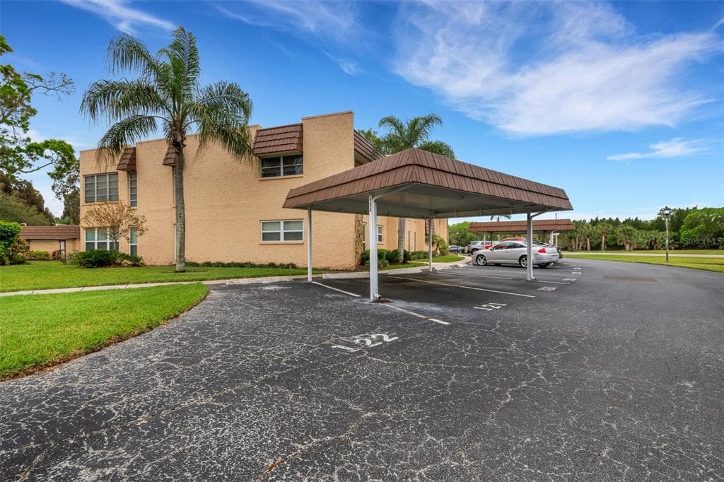 121 ASPEN CIRCLE UNIT 121 SEMINOLE, FL 33777