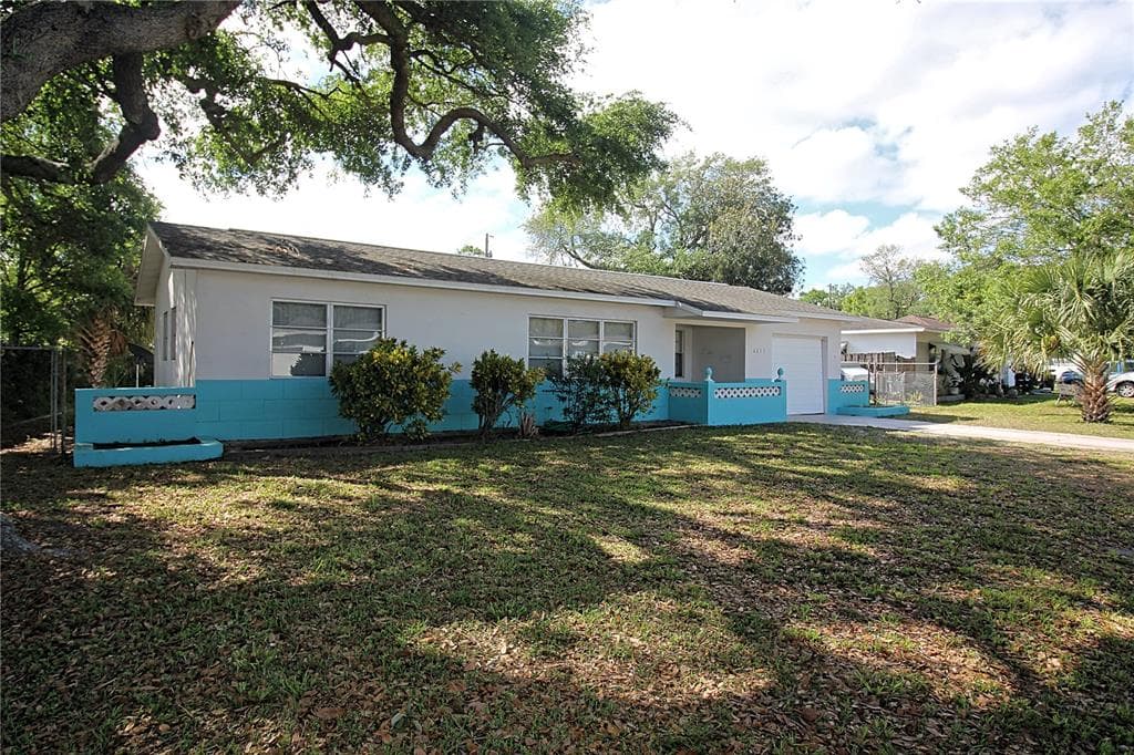 6611 KENT DRIVE N ST PETERSBURG, FL 33702
