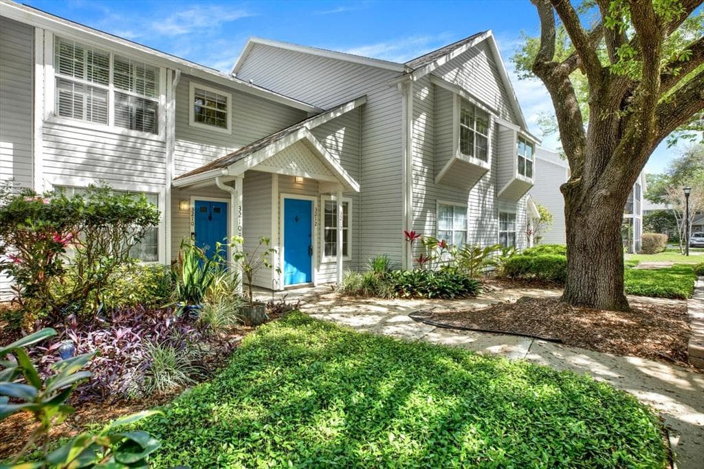 3212 VALLEY OAKS DRIVE TAMPA, FL 33618