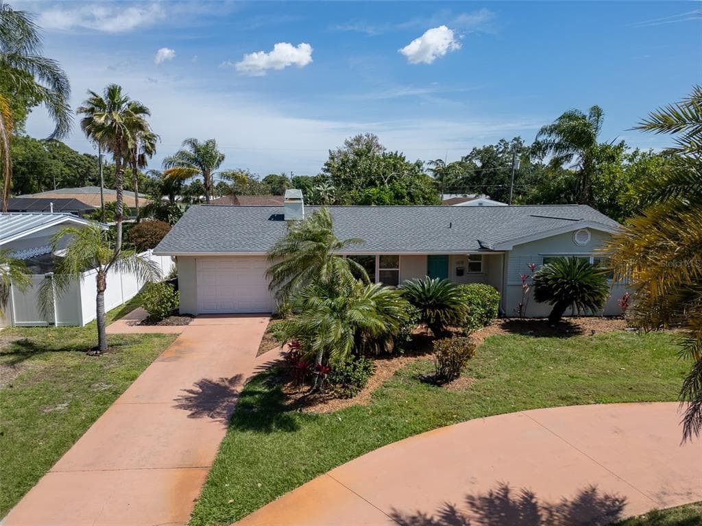 608 PALM AVENUE BELLEAIR, FL 33756