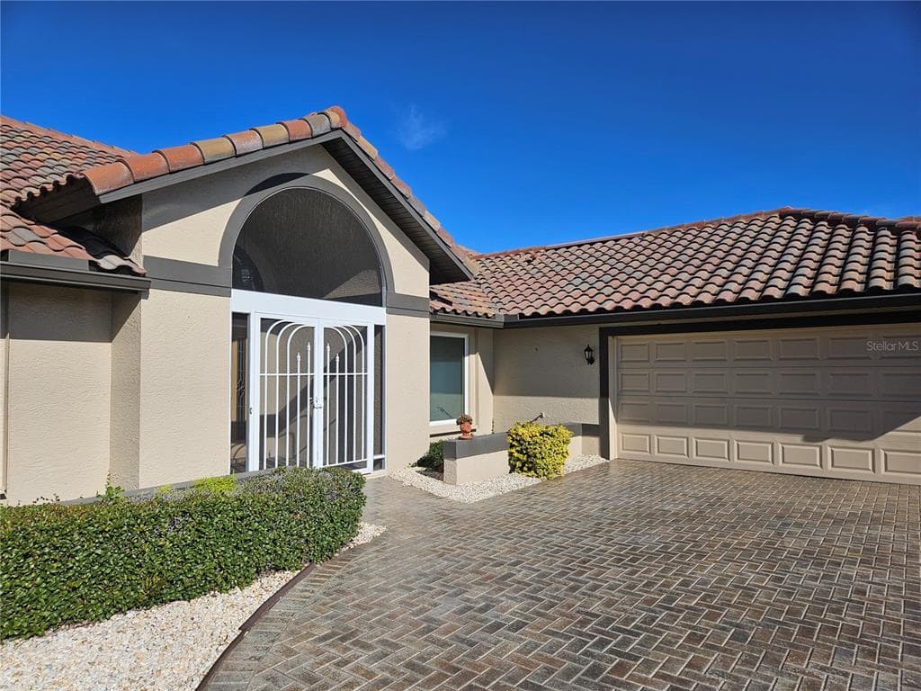 2037 BERRY ROBERTS DRIVE SUN CITY CENTER, FL 33573