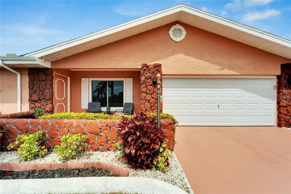 1511 CLOISTER DRIVE