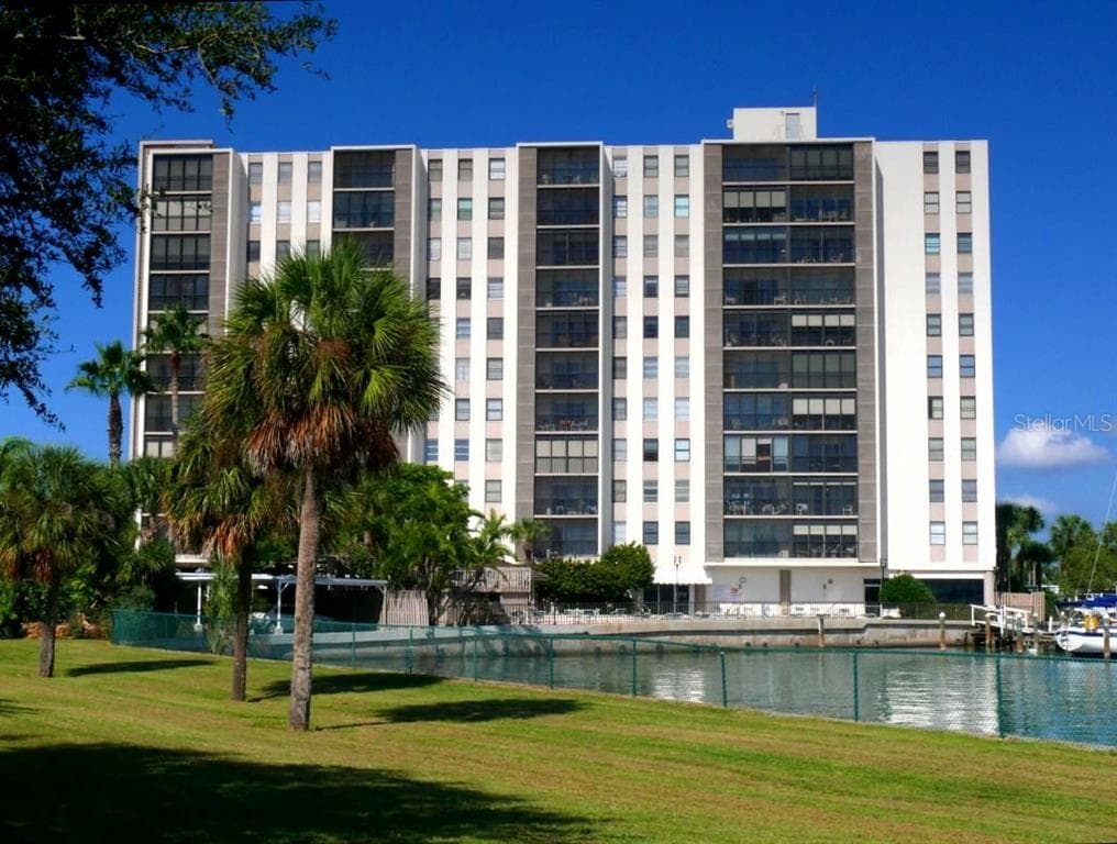10355 PARADISE BOULEVARD UNIT 606 TREASURE ISLAND, FL 33706