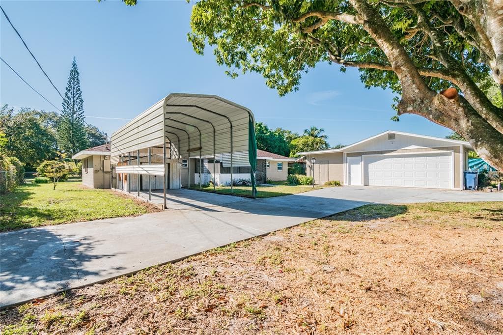 313 24TH AVENUE E BRADENTON, FL 34208