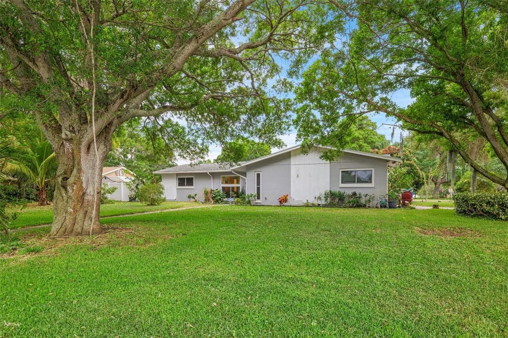 2484 GRANADA CIRCLE W ST PETERSBURG, FL 33712