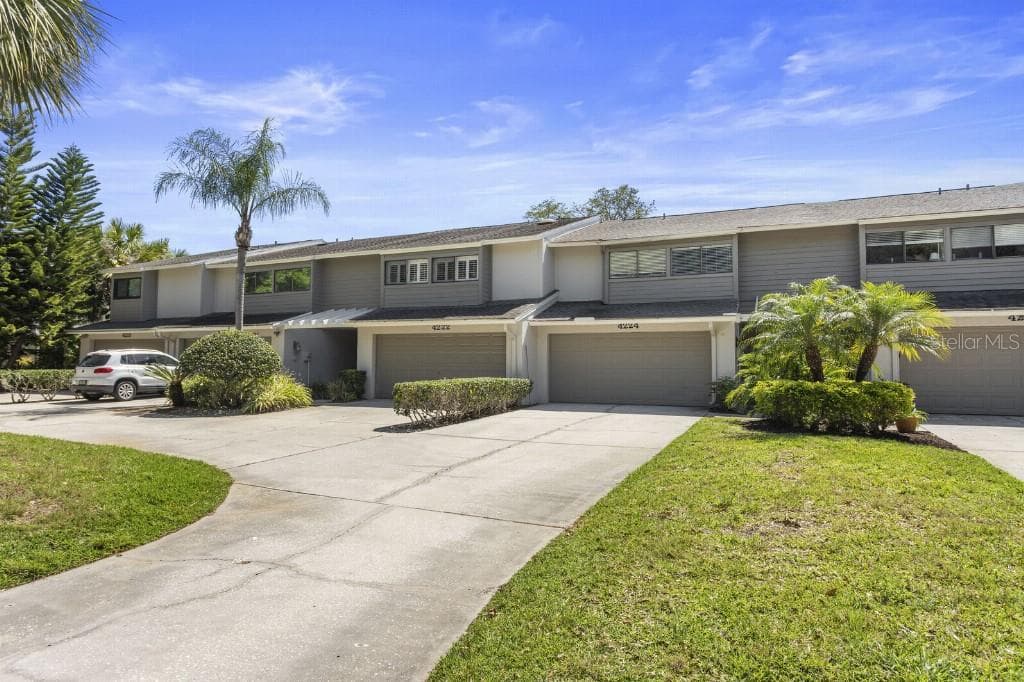 4224 GOLF CLUB LANE TAMPA, FL 33618