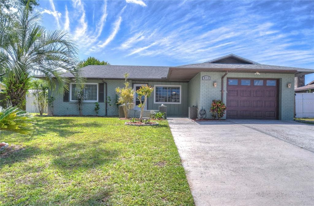813 CHADSWORTH AVENUE SEFFNER, FL 33584