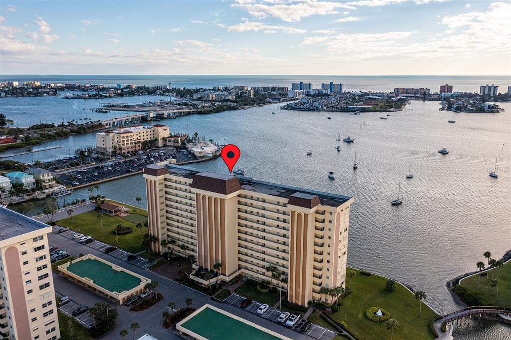 4525 COVE CIRCLE UNIT 204 ST PETERSBURG, FL 33708