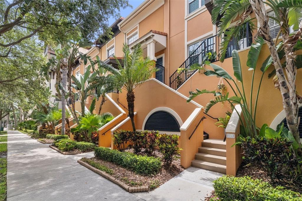 200 4TH AVENUE S UNIT 218 ST PETERSBURG, FL 33701