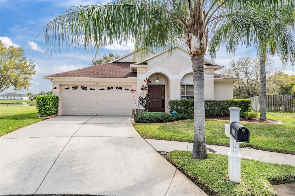 7100 ROYAL GEORGE COURT WESLEY CHAPEL, FL 33545