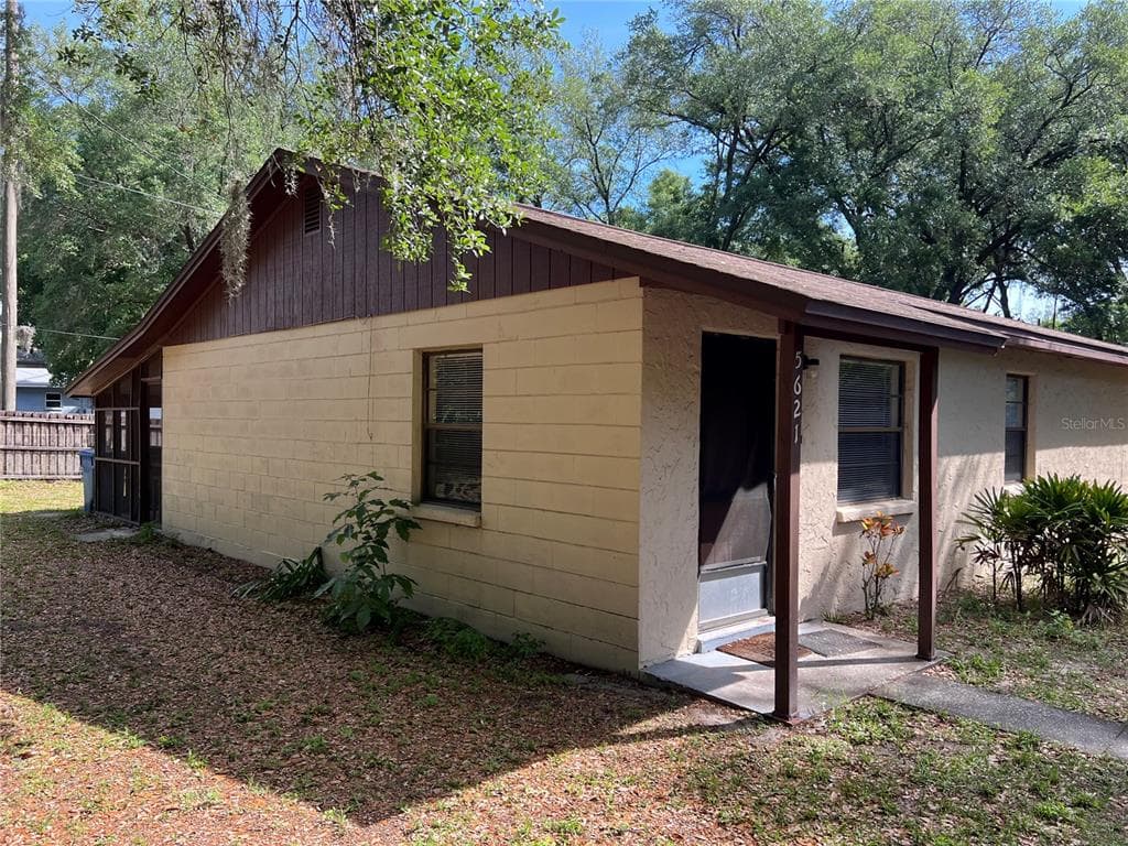 5621 PEACH AVENUE SEFFNER, FL 33584