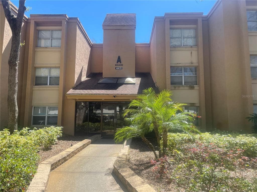 4411 SHADY TERRACE LANE UNIT 106 TAMPA, FL 33613