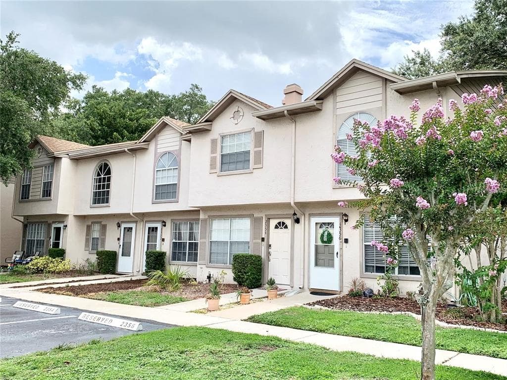 2352 FLETCHERS POINT CIRCLE TAMPA, FL 33613