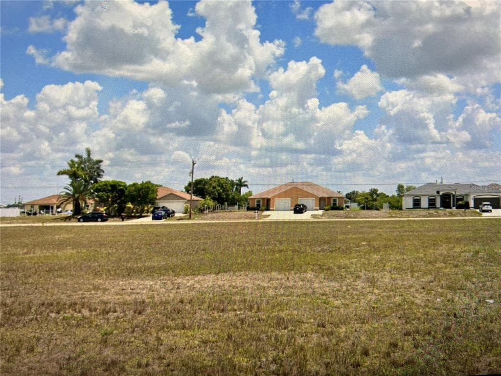 2011 NW 8TH PLACE CAPE CORAL, FL 33993