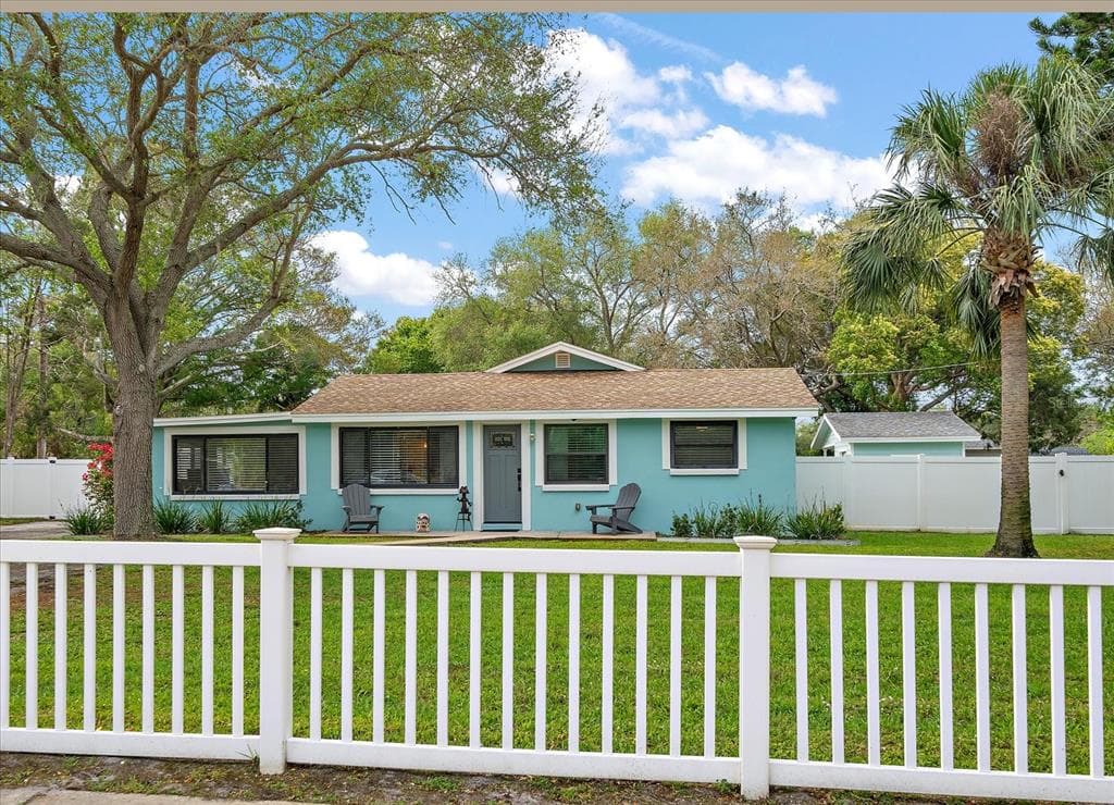 2580 DRYER AVENUE LARGO, FL 33770