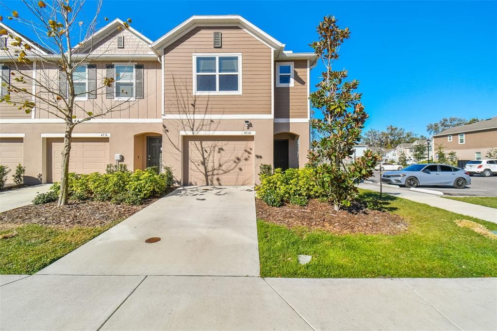 4718 LEGENDARY OAK STREET TAMPA, FL 33610