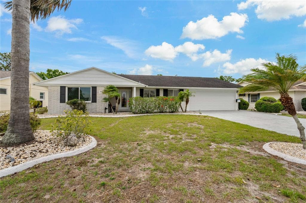 1711 N PEBBLE BEACH BOULEVARD SUN CITY CENTER, FL 33573