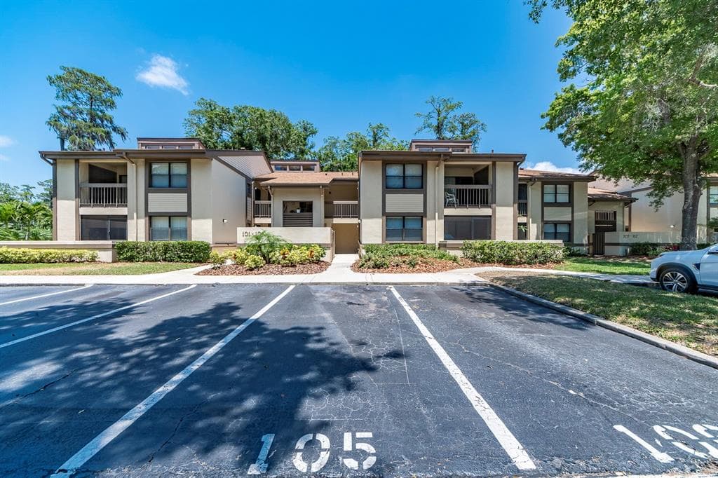 105 WOODLAKE WYNDE UNIT 105 OLDSMAR, FL 34677