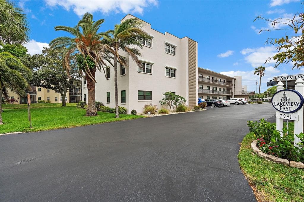7941 58TH AVENUE N UNIT 101 ST PETERSBURG, FL 33709