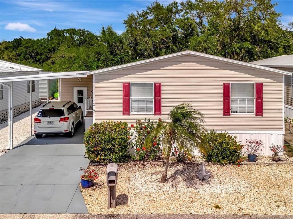 219 N SAINT GEORGE CIRCLE APOLLO BEACH, FL 33572