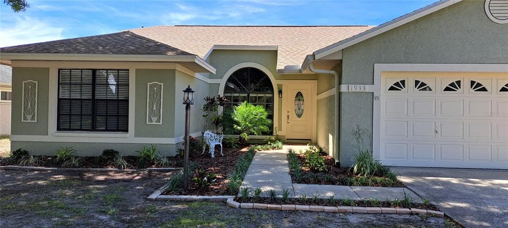 1933 TAMPA BAY DRIVE