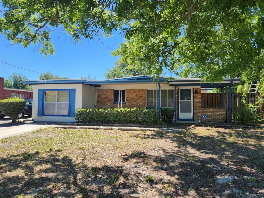 10938 N LANTANA AVENUE TAMPA, FL 33612