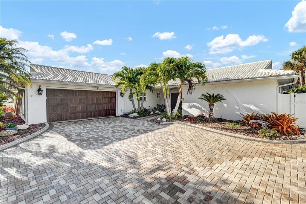 3219 SEAWAY DRIVE NEW PORT RICHEY, FL 34652