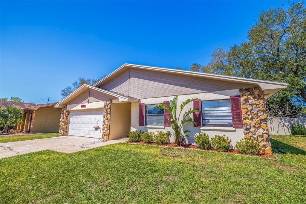 1075 LEXINGTON COURT LARGO, FL 33771
