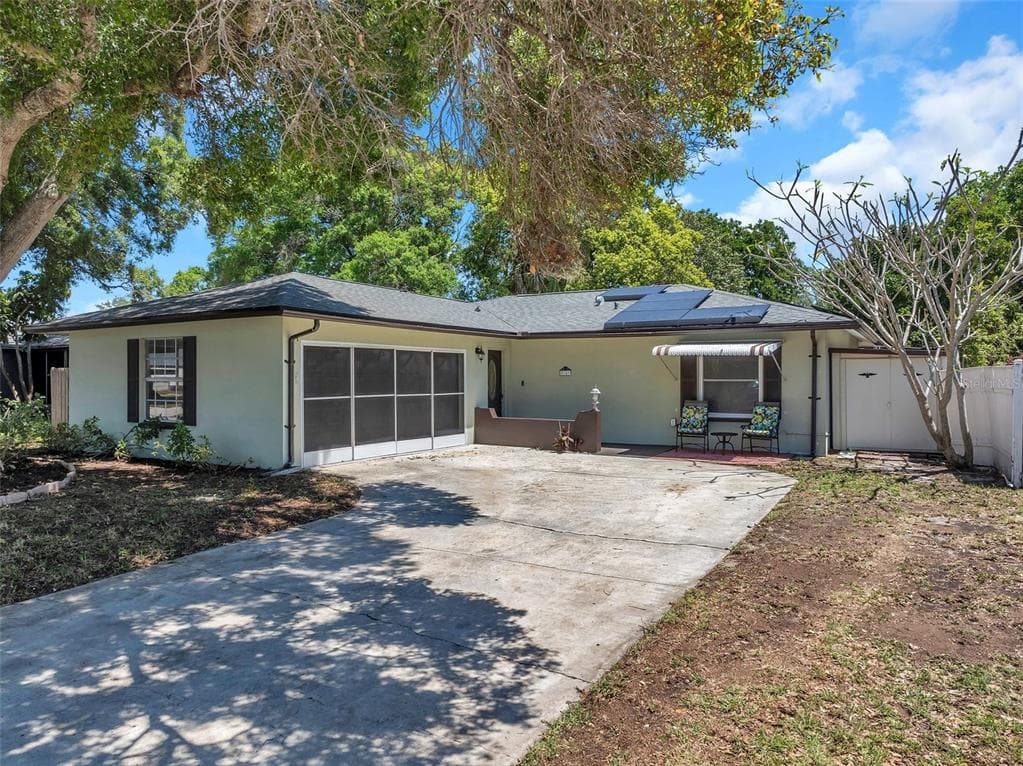 5741 DUNFRIES STREET N ST PETERSBURG, FL 33709