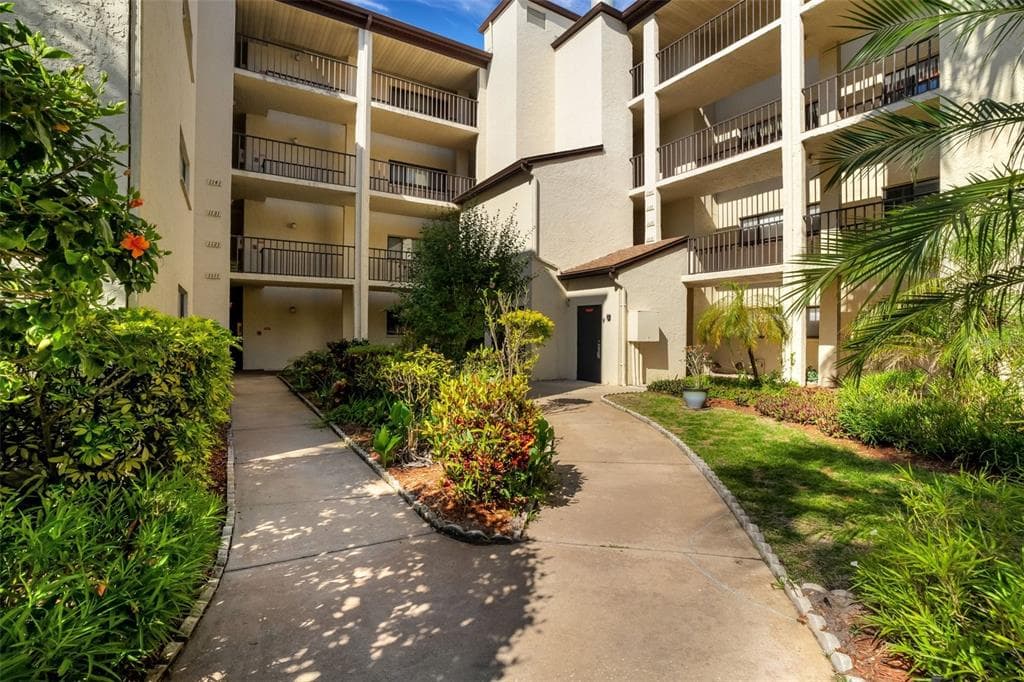 700 STARKEY ROAD UNIT 1122 LARGO, FL 33771