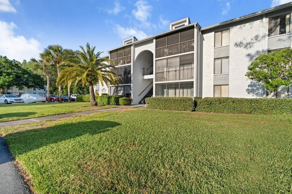 1236 PINE RIDGE CIRCLE W UNIT C3 TARPON SPRINGS, FL 34688
