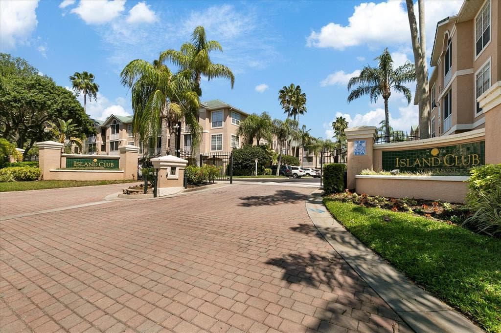 4310 BAY CLUB DRIVE UNIT 4310 TAMPA, FL 33607