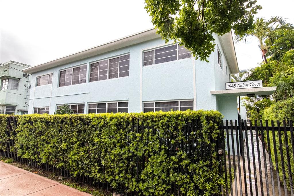 1945 CALAIS DRIVE UNIT 9 MIAMI BEACH, FL 33141