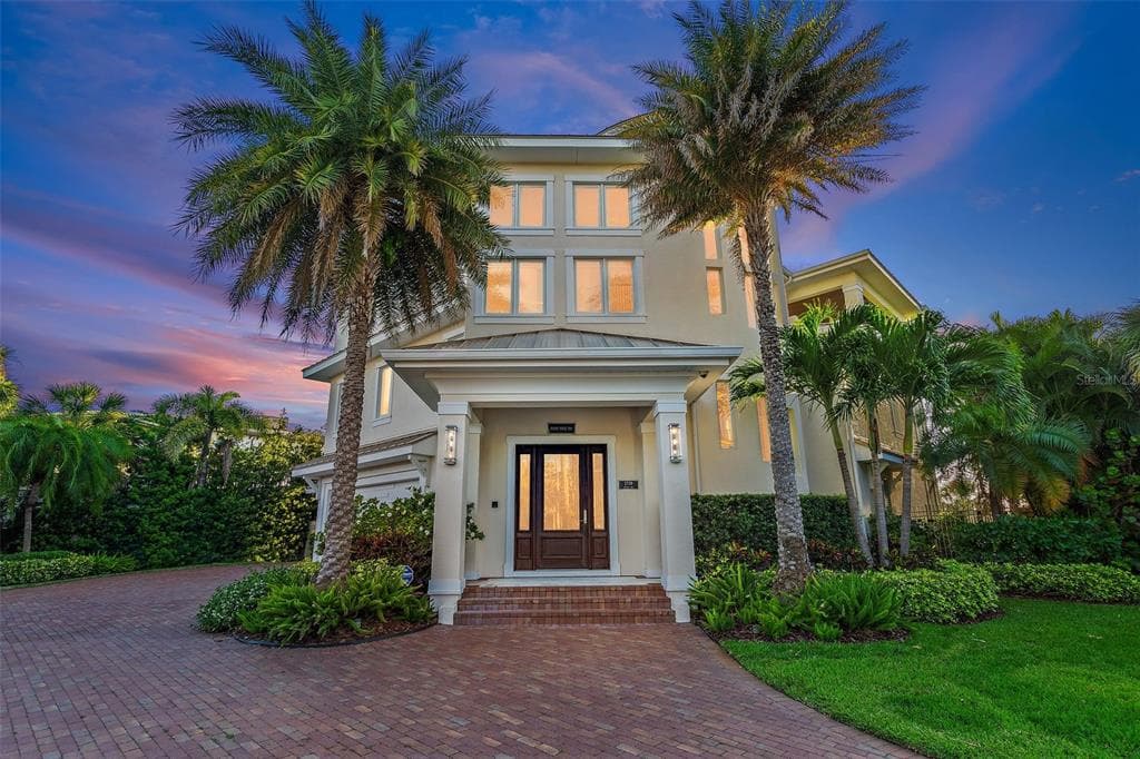2709 SUNSET WAY