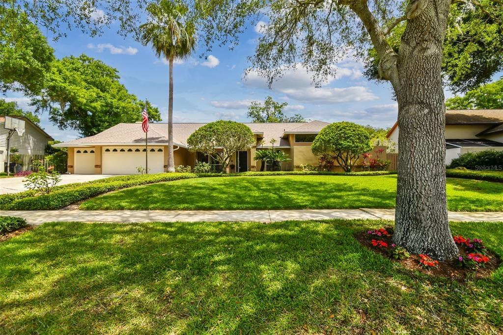 18105 CLEAR LAKE DRIVE LUTZ, FL 33548