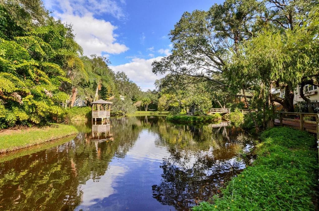 2929 W GANDY BOULEVARD TAMPA, FL 33611
