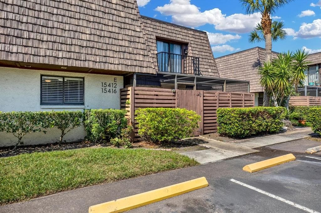 15412 E POND WOODS DRIVE UNIT 15412 TAMPA, FL 33618